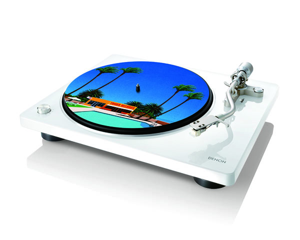 スリップマット付きDENONレコードプレーヤー